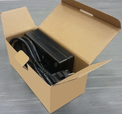 Adaptateur de voiture moderne de 60 W DC 12V à AC 220V avec connexion de bureau 12VDC alimentation 5A