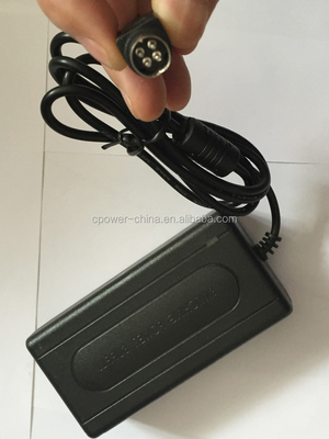 Certificat CE Adaptateur d'alimentation de bureau 12V 5A pour alimentation en courant continu à courant alternatif à 4 broches en noir