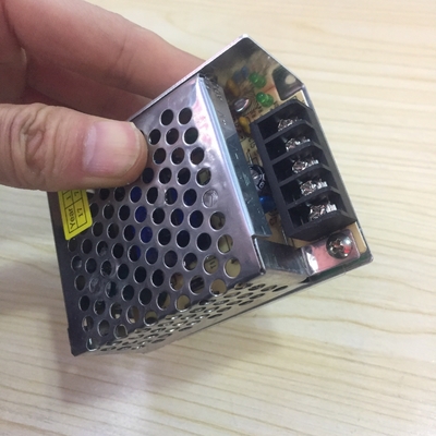 Test QC AC DC 9V 12V 28V 36V 48V 5V alimentation pour la puissance de sortie du banc 1 50W