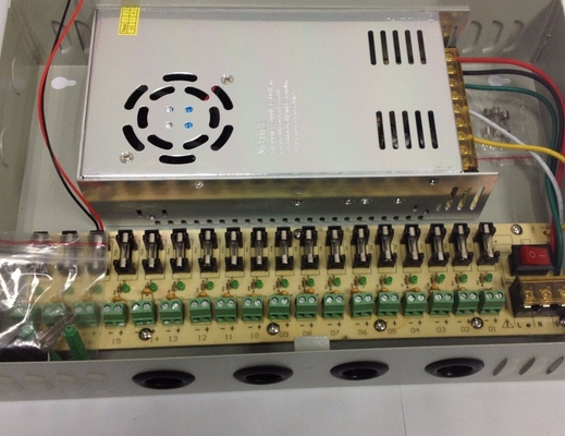 Protection de court-circuit surcharge de surtension survolt 12V 30A boîte d'alimentation pour caméra de surveillance