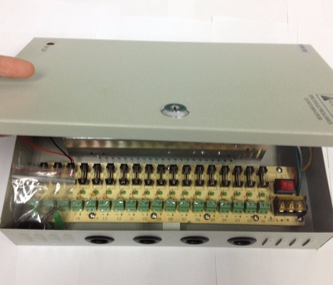 Protection de court-circuit surcharge de surtension survolt 12V 30A boîte d'alimentation pour caméra de surveillance
