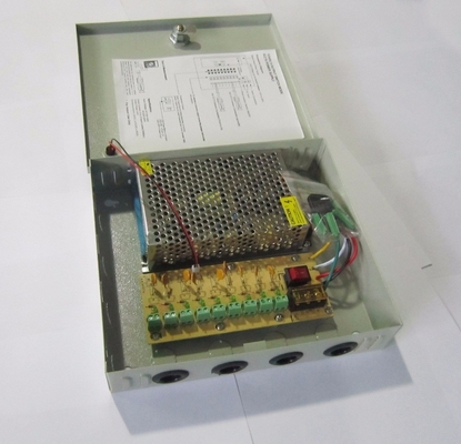 Boîte d'alimentation CCTV 9CH 12V 5A DC Sortie 60W Efficacité 90% Sortie fréquence 50/60Hz