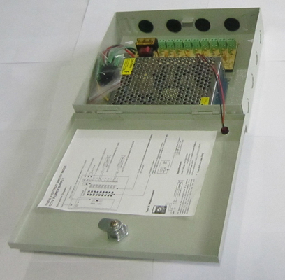 Boîte d'alimentation CCTV 9CH 12V 5A DC Sortie 60W Efficacité 90% Sortie fréquence 50/60Hz