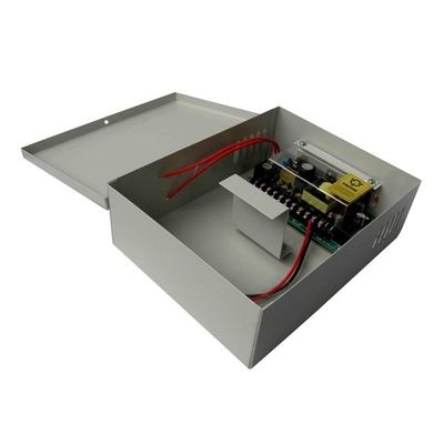 L'alimentation électrique est assurée par une batterie de secours pour le contrôle d'accès.