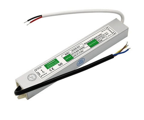 Conducteur LED à sortie de tension constante 12V 30W pour l'entrée AC 100-270V et conception imperméable à l'eau
