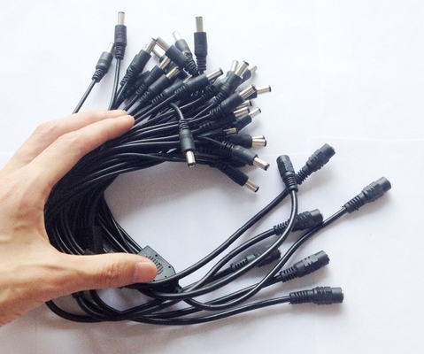 Convertisseur de séparateur d'alimentation de cuivre 1 féminin à 4 mâles pour caméra de vidéosurveillance DVR 12V