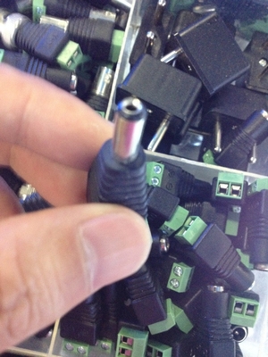DC 5,5 x 2,1 mm Jack de puissance mâle Adaptateur de câble connecteur de prise pour CCTV / LED Sexe Femme