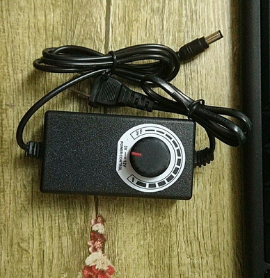 Plug In Adaptateur de courant réglable 3-12V 24W DC régulateur de tension sans pas 2A 5.5*2.1