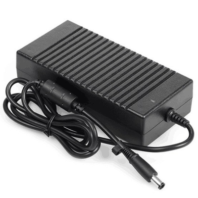 Adaptateur électrique en courant continu C-Power 24V 6A et durable avec connecteur en courant continu optionnel 5.5*2.1 5.5*2.5