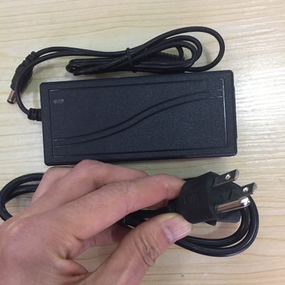 AC 100-240V Entrée 9V DC Type de sortie Adaptateur de puissance pour vos besoins par C-Power