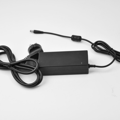 12VDC Voltage de sortie C-Power AC100-240V DC 12V 60W 5A Adaptateur d'alimentation pour connexion de bureau