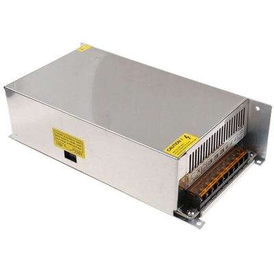 12V 40A 50A 60A Transition d'alimentation en courant alternatif à courant continu pour un courant de sortie de 50A 82% d'efficacité