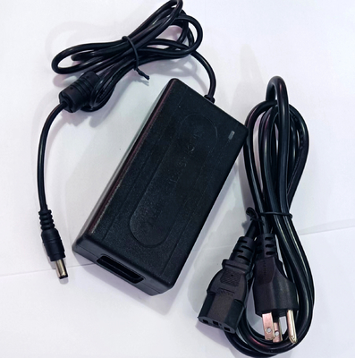 Adaptateur d'alimentation de bureau 12V 48W 4A 5A 8A 10A Sortie de tension constante type DC 100-240V