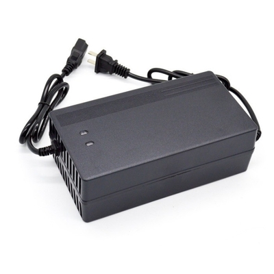 83.95v 84v 87.6v 88.2v 83.95v PC Matériau résistant au feu 72V 7A 8A Chargeur de batterie