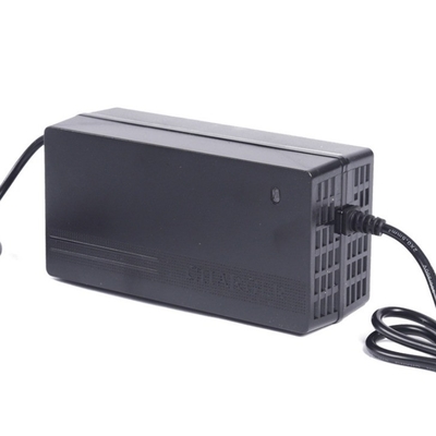 AC 100-240V Entrée C-Power 240W Chargeur de batterie au plomb 5S 72.5V avec charge rapide