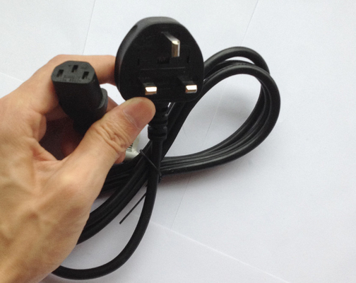Adaptateur d'alimentation LED 12V 5A 60W avec prise à 3 broches et tension d'entrée 220V