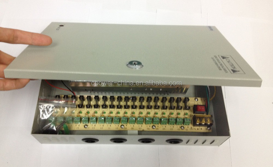 Boîte d'alimentation de 18 canaux pour caméra de vidéosurveillance à une tension d'entrée de 12 V 10 A CC