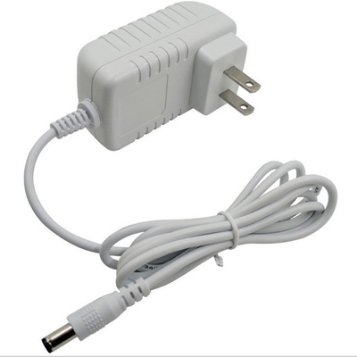 Adaptateur d'alimentation blanc 12v2a avec type de sortie en courant continu et connexion à partir de C-Power