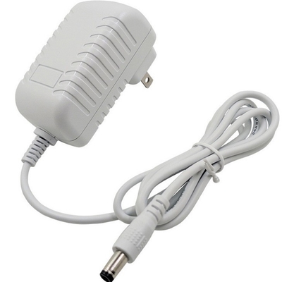 Adaptateur d'alimentation blanc 12v2a avec type de sortie en courant continu et connexion à partir de C-Power