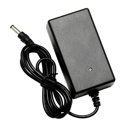 Chargeur de batterie au lithium-ion 18650 2A CC 12,6V 16,8V avec entrée 100-240VAC 50/60HZ