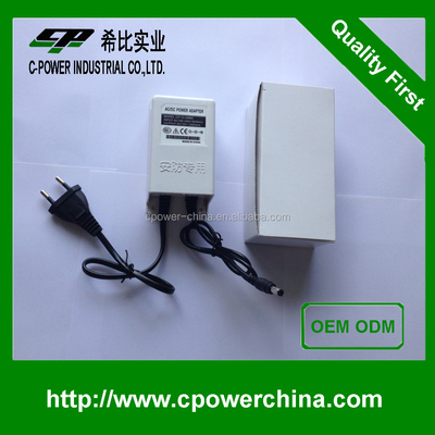 Adaptateur d'alimentation extérieur 12V 24W avec courant de sortie 2000mA et conception blanche docile