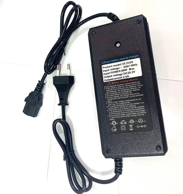 Chargeur de batterie adaptateur 25,2 V 2 A puissant et pratique pour les batteries au lithium C-Power