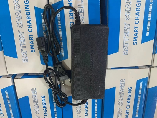 Chargeur de batterie adaptateur 25,2 V 2 A puissant et pratique pour les batteries au lithium C-Power