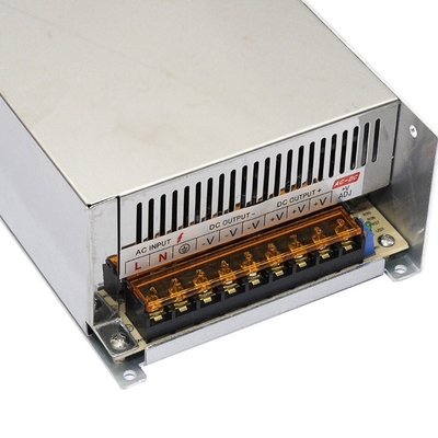 L'alimentation en courant continu de 100 V 5,5 A avec tension d'entrée AC110V/220V et type de sortie unique